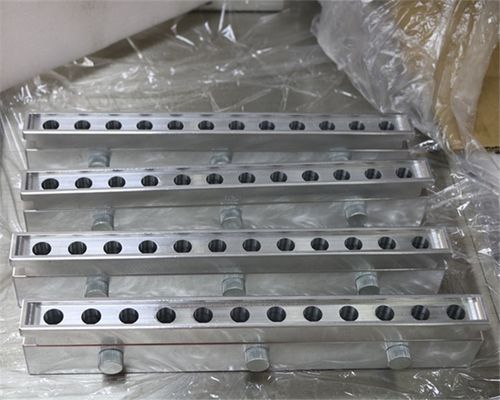 Dòng sản xuất son môi Son môi 12 lỗ sườn chim Aluminum Mold bạc dễ làm sạch