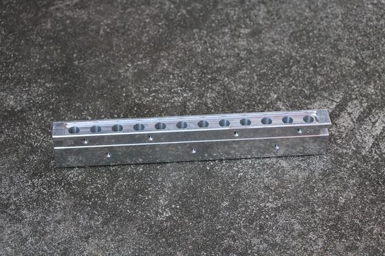 12 lỗ nấm mốc trên Balsam môi màu kép nghiêng với logo tùy chỉnh