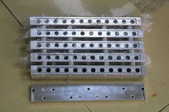 Dòng sản xuất son môi có hai màu với 12 lỗ