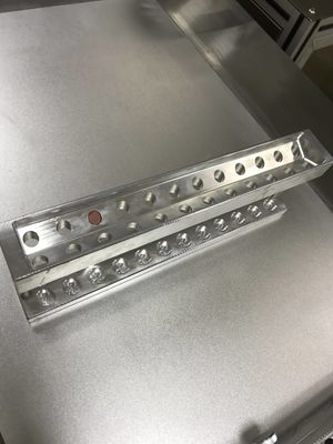24 lỗ dây chuyền sản xuất son môi Custom Mold V hình dạng Beveled miệng