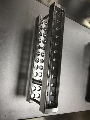 24 lỗ dây chuyền sản xuất son môi Custom Mold V hình dạng Beveled miệng